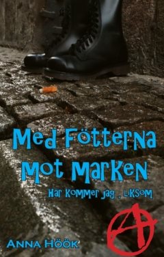 Med fötterna mot marken : Här kommer jag, liksom
